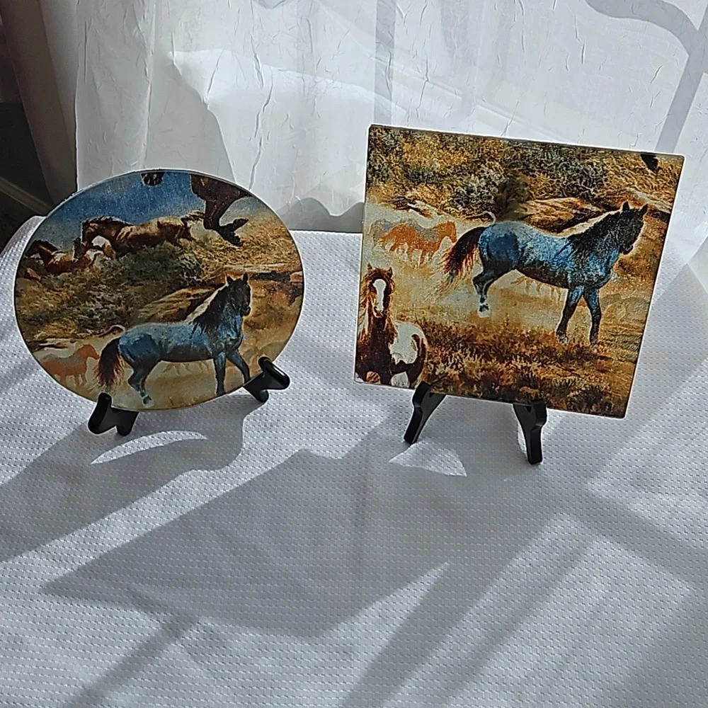 Untamed Horse Beauty 8-inch Tempered Glass Cutting/Serving Board Set Of Two